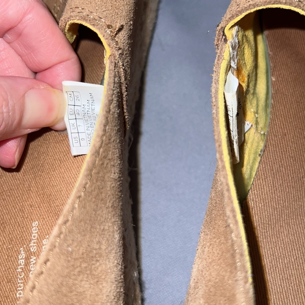 Toms, Suede, size 9 - Picture 8 of 10